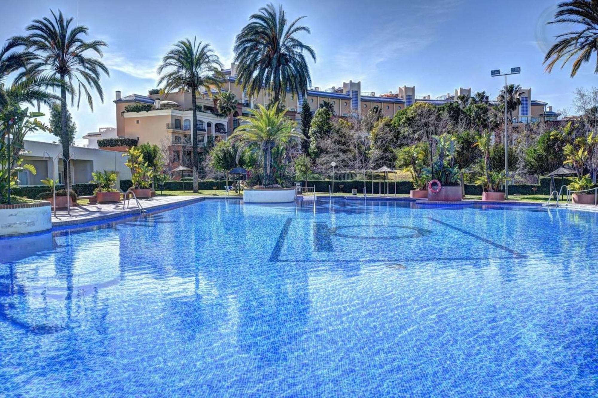 Front Sea View & Terrace Benalbeach Apartment *